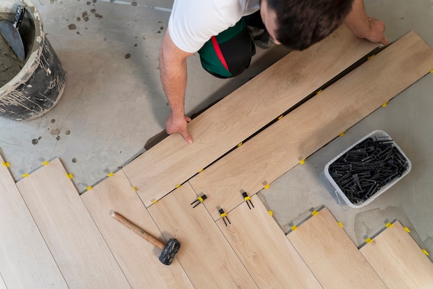Baldosas de madera: Ventajas, instalación y combinación creativa 1